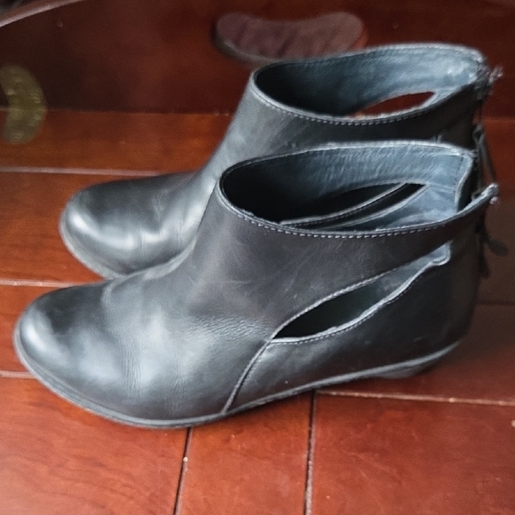Dansko Bonita Cut Out Ankle Boots EUR 37 - Picture 1 of 9